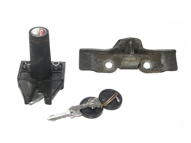 (Bild für) Sitzbankzapfen Schließblech mit Sitzbankschloss Vespa Cosa 2