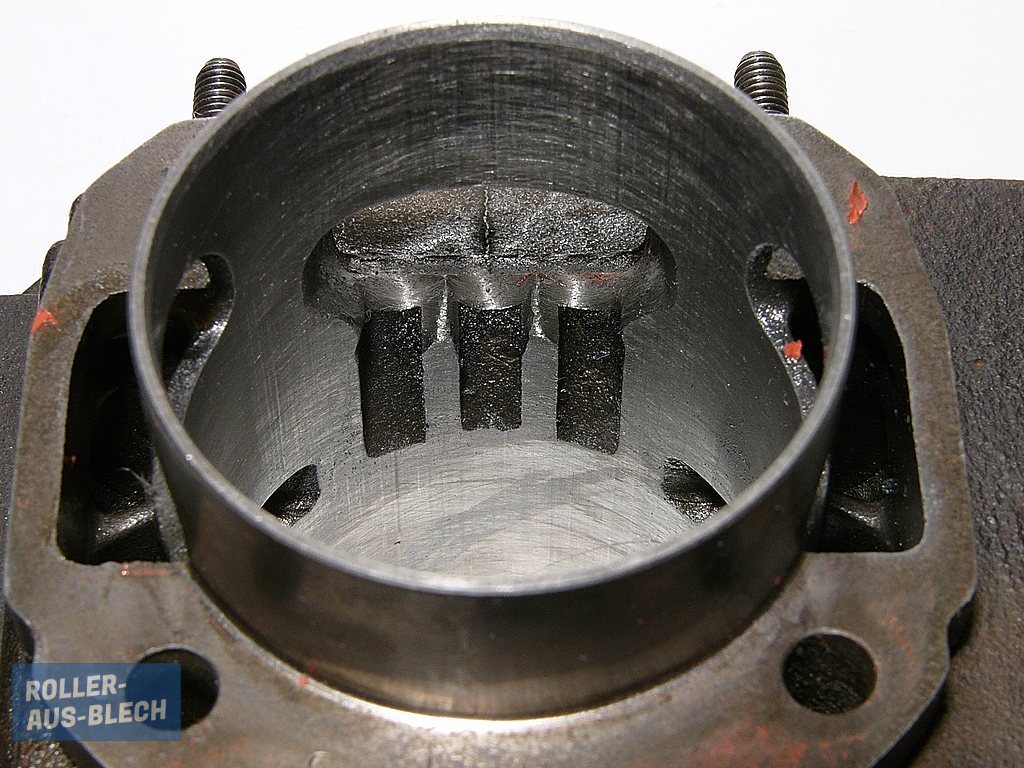 (Bild für) Zylinder 136 ccm Malossi MKI mit Zylinderkopf Vespa V50, PV, PK #4 - zum Schließen ins Bild klicken